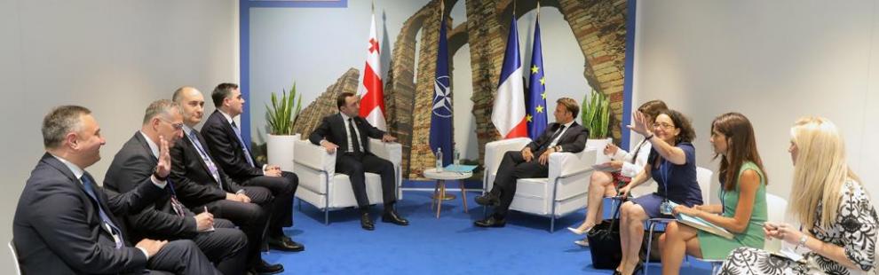 პრემიერ-მინისტრი ირაკლი ღარიბაშვილი საფრანგეთის პრეზიდენტს ემანუელ მაკრონს შეხვდა